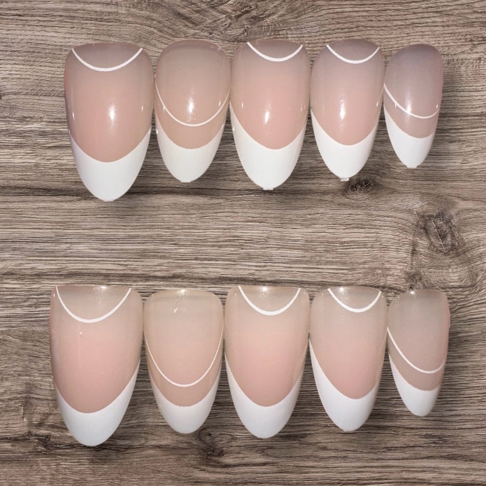 Classic Chic 💅 Elegant French Manicure Press-On Nails (24 Nails)